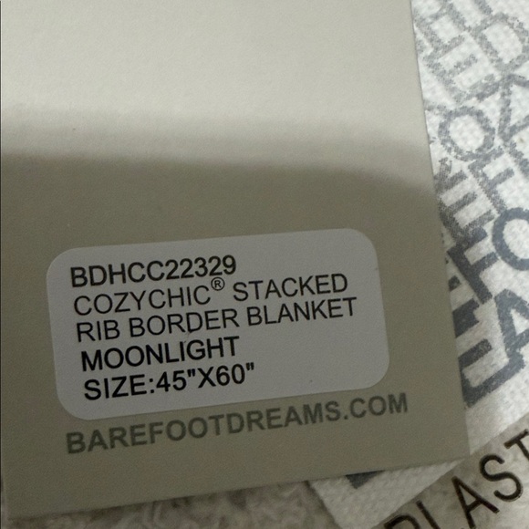 NWT Barefoot Dreams Cozy Throw Blanket in Moonlight - Picture 2 of 2
